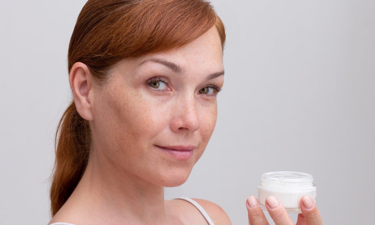 Ten krem w promocji usuwa przebarwienia jak gumka! Pomaga na plamki starcze i potrądzikowe