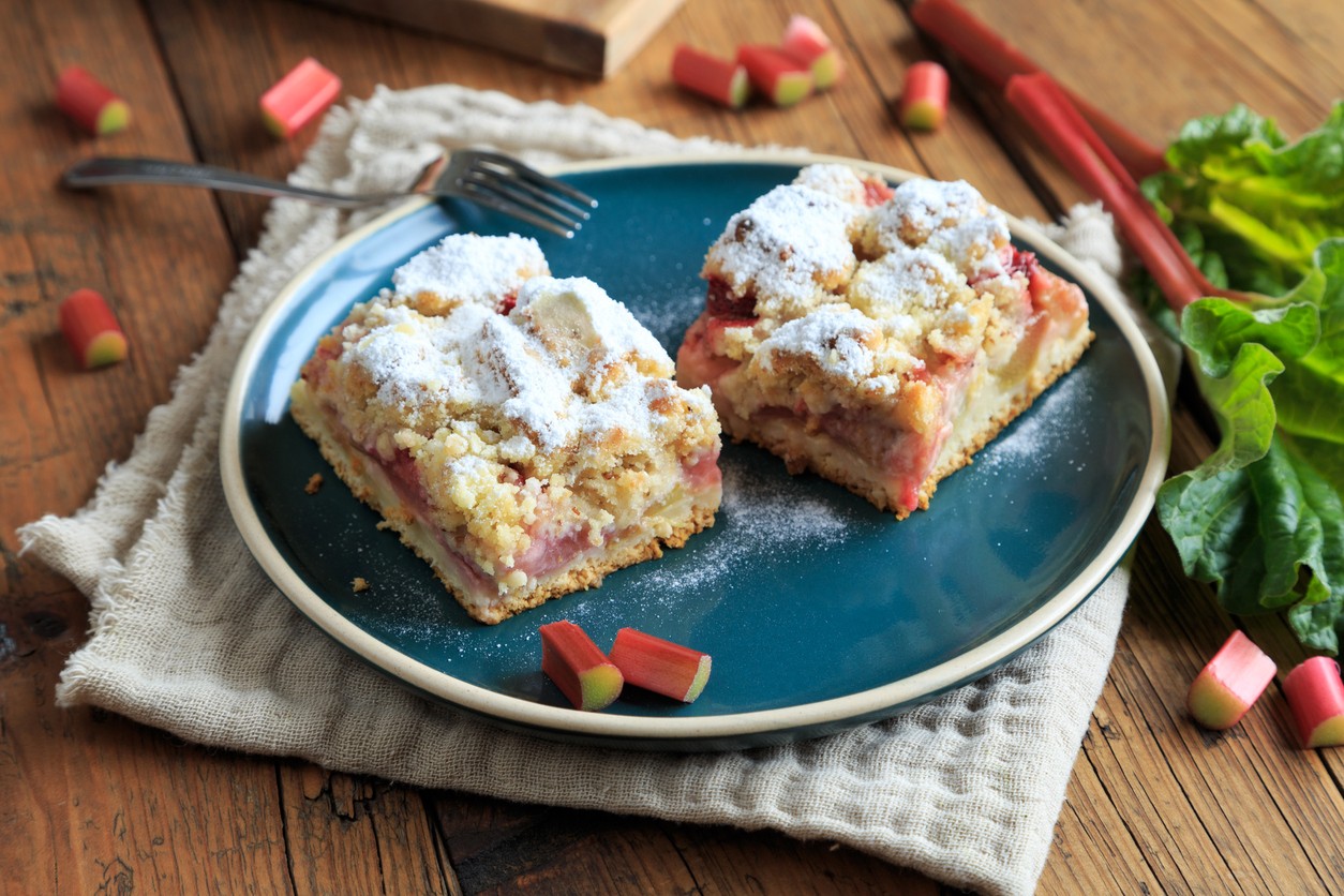 This cake will delight you with its sweet and sour taste. (illustrative photo)