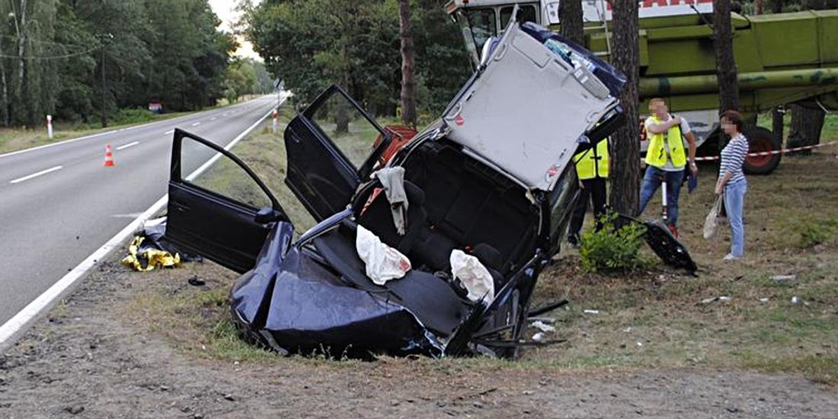 19-latek siedzący z przodu na miejscu pasażera zginął na miejscu