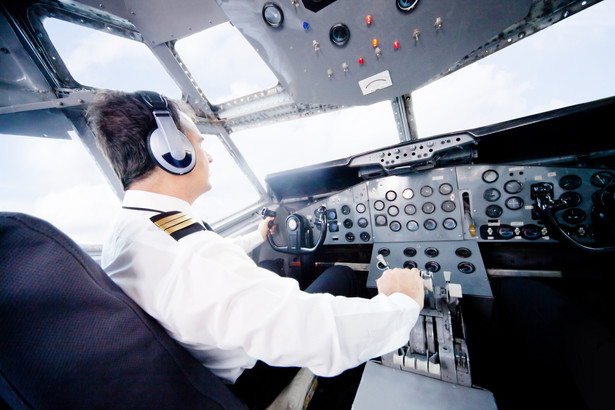 Czego pasażerom nie mówi pilot? Sprawdź przed podróżą