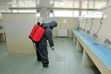 Bajban van Észak-Korea: gyömbérteát és sós vizet adnak covid ellen