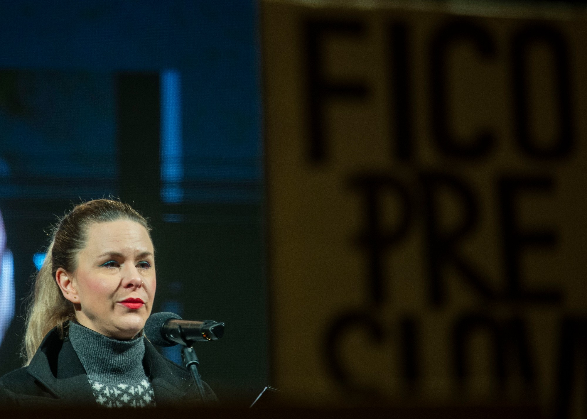 Protestné zhromaždenie SaS, PS a KDH na Námestí SNP v Bratislave - herečka Tormová.