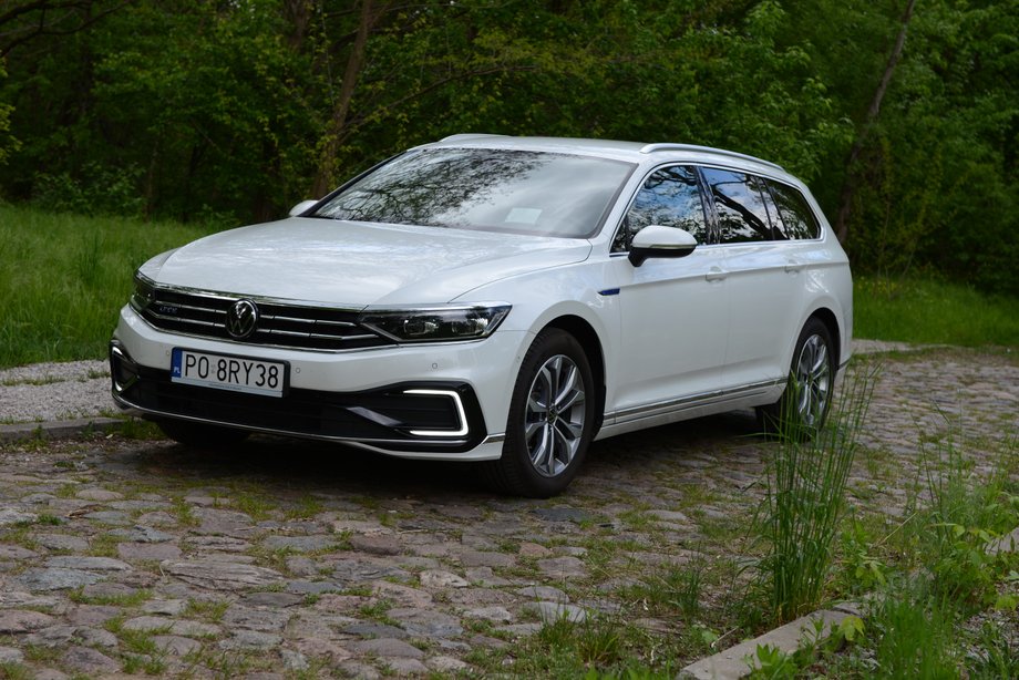 Volkswagen Passat Variant GTE za kilka lub kilkanaście lat może być nowoczesnym i ekologicznym odpowiednikiem słynnego "paska w tedeiku", czyli Passata z oszczędnym dieslem pod maską.