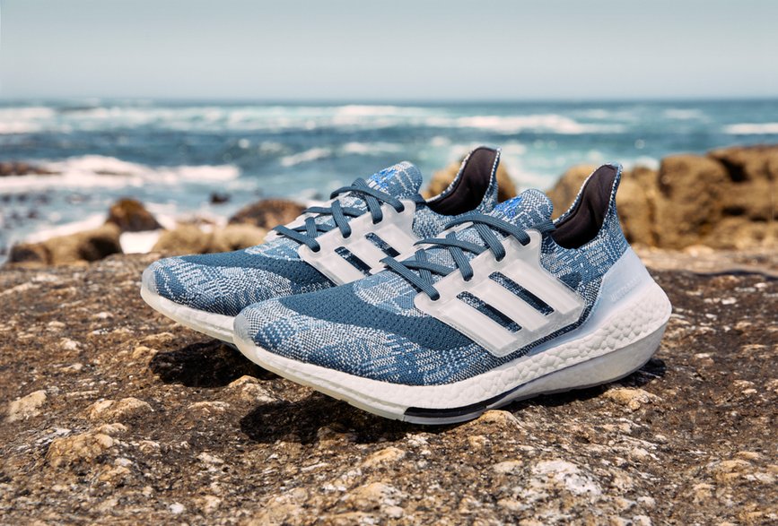 Buty adidas Parley zostały wykonane z plastiku zebranego na plażach