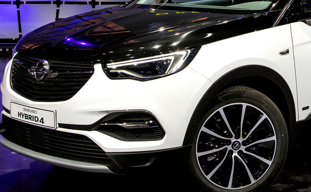 Opel Grandland X Hybrid4 już w Polsce. Cena i napęd zaskakują. Ma palić 1,6 l na 100 km