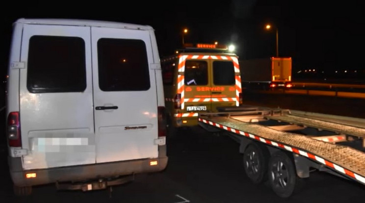 Egy kisbusz sofőrje nem akarta kifizetni a szakembert, így gázt adott / Fotó: RTL Híradó