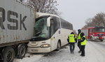 Autobus zderzył się z tirem. Wielu rannych