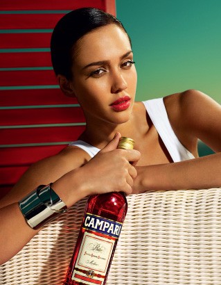 Jessica Alba zaprasza na Campari