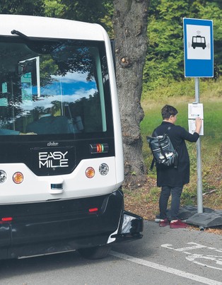 Autonomiczne autobusy wjeżdżają w naszą rzeczywistość
