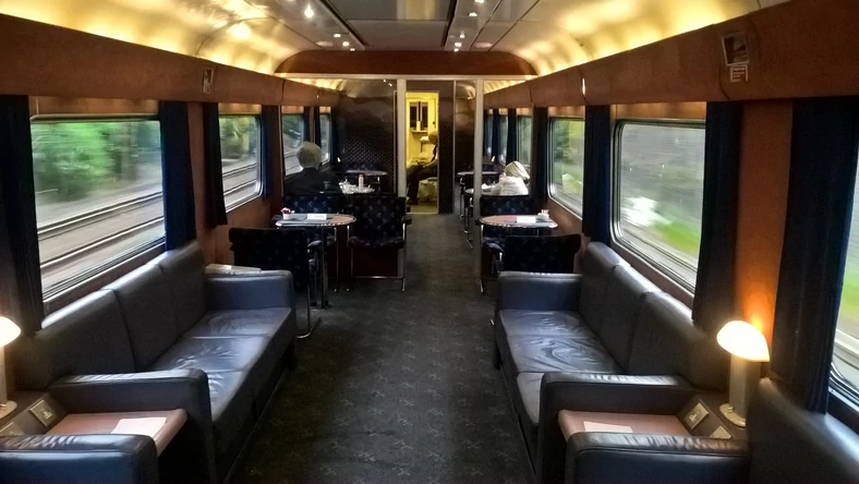 Wagon salonowo-restauracyjny nocnego pociągu Caledonian Sleeper z Londynu do Glasgow