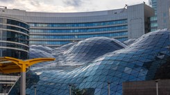 Pobicie starszej kobiety w Złotych Tarasach. Podejrzany w rękach policji