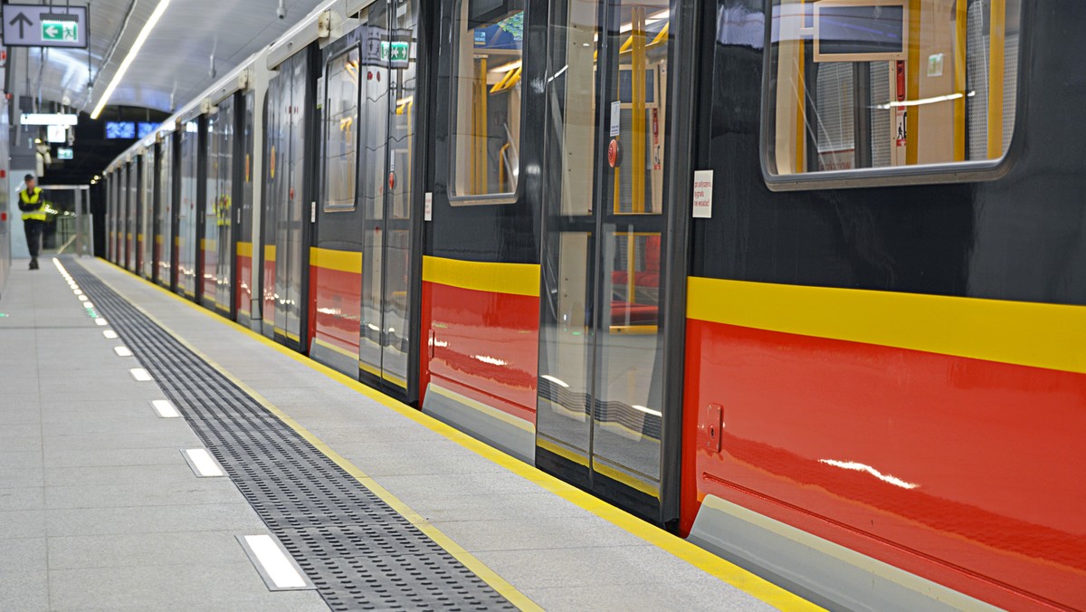 Koronawirus. Warszawa: Stacja Metro Centrum zamknięta