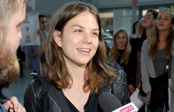 Morgane Polański śpiewa po polsku. Oj, nie poszła w mamę [WIDEO]