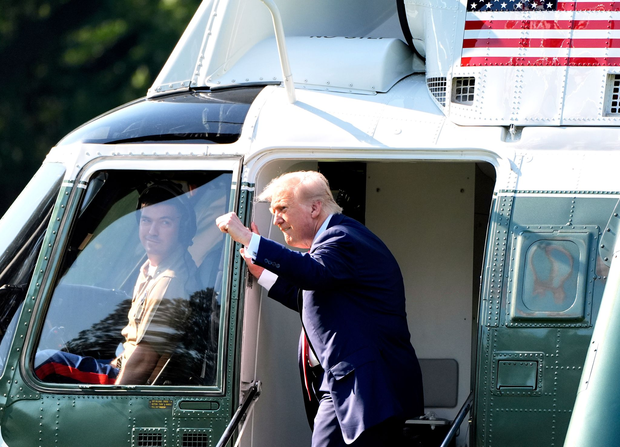 Trump lenkt im Epstein-Skandal auf Clinton um