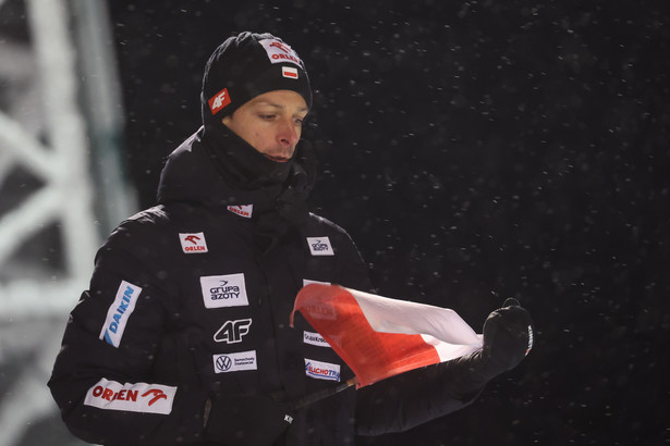 Trener reprezentacji Polski Thomas Thurnbichler podczas serii treningowej przed zawodami Pucharu Świata w skokach narciarskich w finskiej Ruce