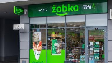 do której otwarta jest żabka w sylwestra? godziny otwarcia