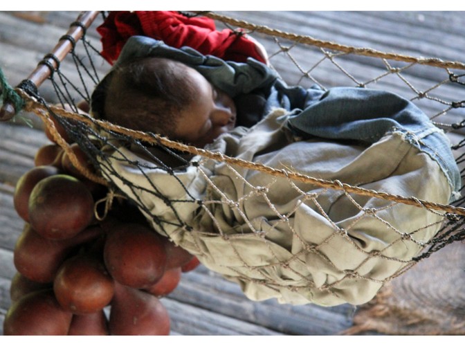 Specjalny hamak dla niemowląt z wisząca grzechotką