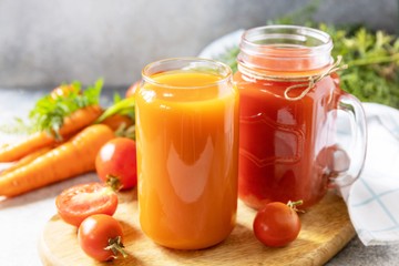 A paradicsom és a sárgarépa fogyasztása garantálja az ízletes és egészséges étkezést. A tápanyagok maximális kiaknázása érdekében együtt vagy külön-külön is fogyaszthatók, akár nyersen, akár főzve.