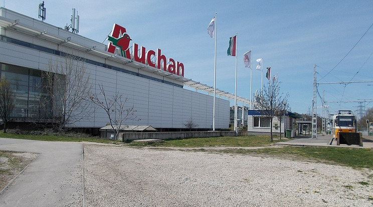 Az Auchan áruházakban néhány fogyasztó már vásárolt a termékből, mielőtt azokat eltávolíthatták volna a polcokról / Fotó: Wikipédia