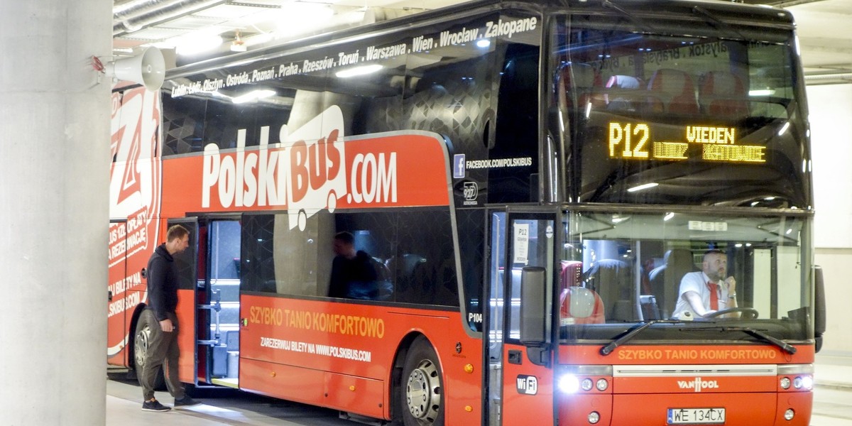 Pasażerowie Polskiego Busa nie nie otrzymują biletów, za które płacą lub nie mogą zamówić ich wcale. Trudno im również usykać jakąkolwiek informację na temat całej sytuacji