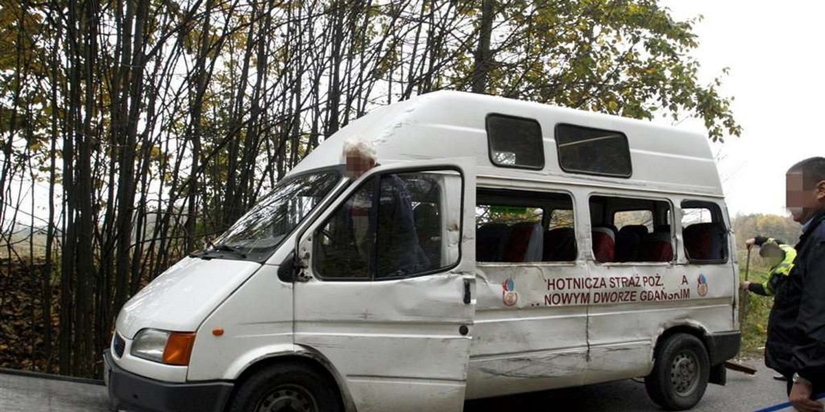 Wypadek gimbusa. Tróje dzieci jest ciężko rannych