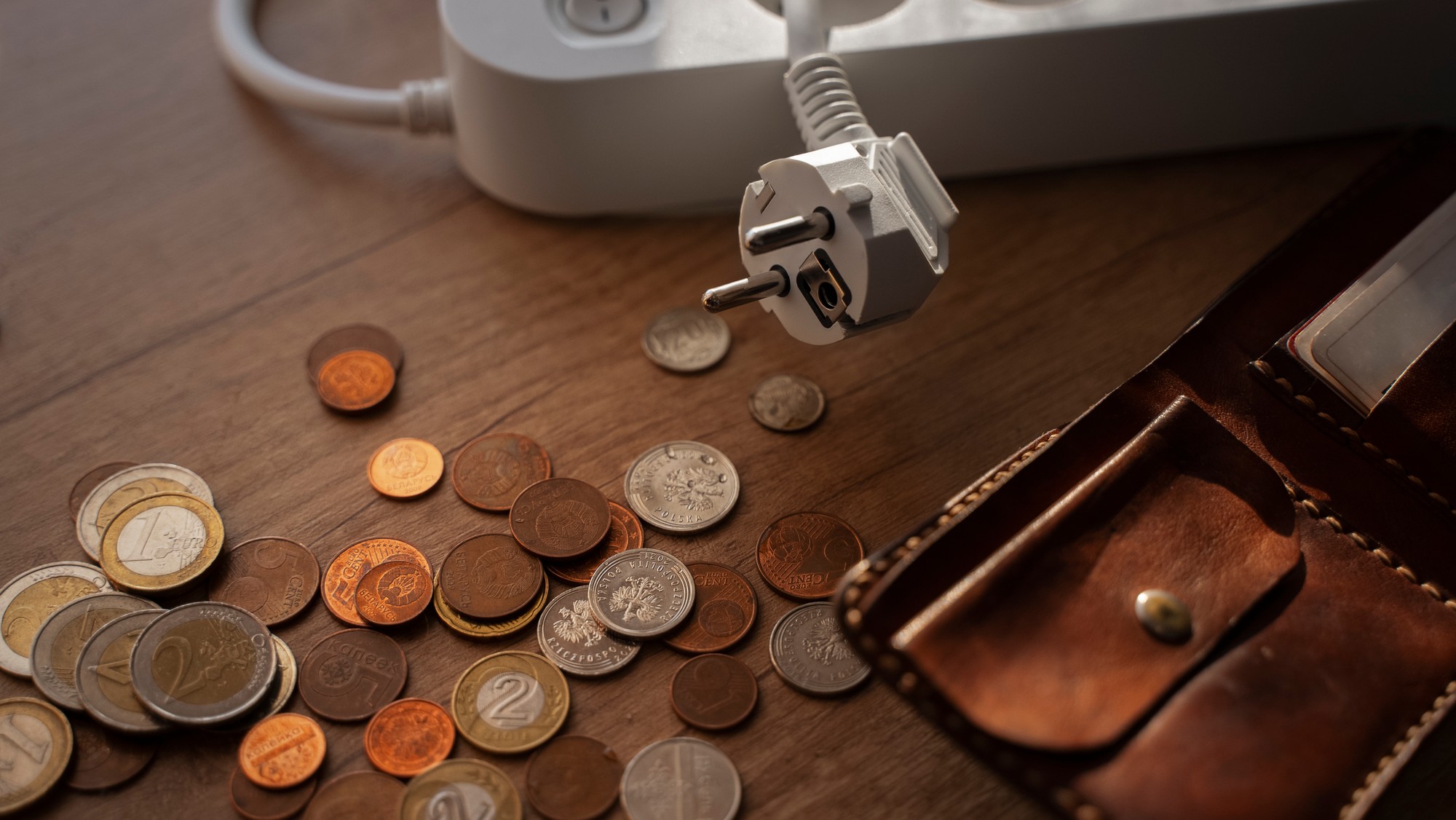 Náklady na elektrickú energiu sú častou témou rozhovorov. 