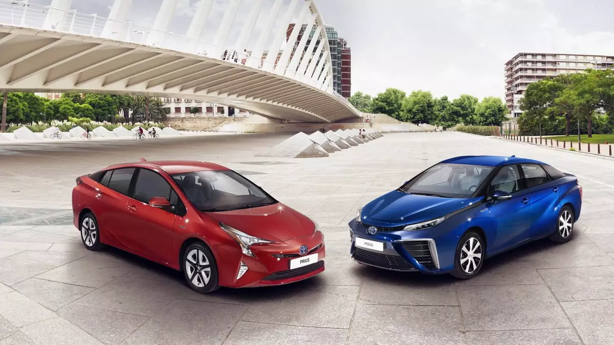 EU-2016-Toyota-Prius-12