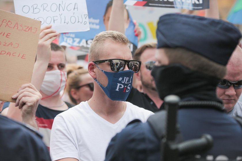 Zamieszanie przed wiecem wyborczym Andrzeja Dudy we Wrocławiu