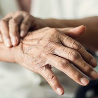 Stroke-on átesett, agysérült, gerincsérült betegeken segítenek robotikus eszközökkel a Debreceni Egyetemen