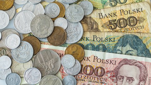 banknoty i monety z prlu mogą być warte tysiące ale jest kilka warunków