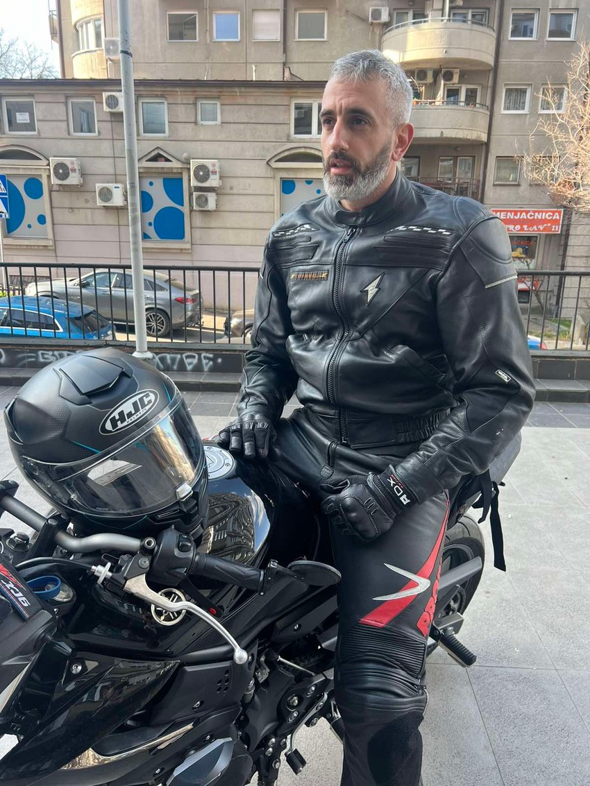 Suhaib je glavni poslastičar, ali i MMA borac i  zaljubljenik u motore