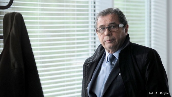 W zestawieniu mamy też polskiego jedynaka. Ta fabuła wyreżyserowana przez Ryszarda Bugajskiego podejmuje jeden z najważniejszych problemów polskiego biznesu. Chodzi mianowicie o współpracę, a raczej antagonistyczne współistnienie, przedsiębiorczości i aparatu państwowego. Obraz opowiada o trzech młodych biznesmenach, których znakomicie rozwijające się przedsiębiorstwo zostaje z premedytacją i cynizmem zniszczone przez prokuraturę i współpracujące z nią instytucje. Trudno jednoznacznie ocenić, w jak dużym stopniu historia ta oddaje rzeczywistość.