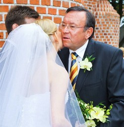 Znany polski aktor wydał córkę za mąż. Zobacz zdjęcia!