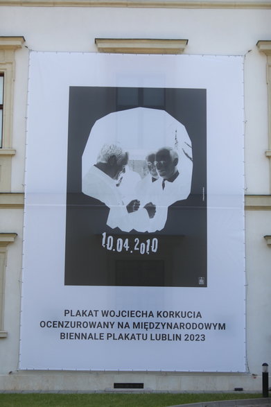 Plakat Wojciecha Korkucia na budynku CSW w Warszawie