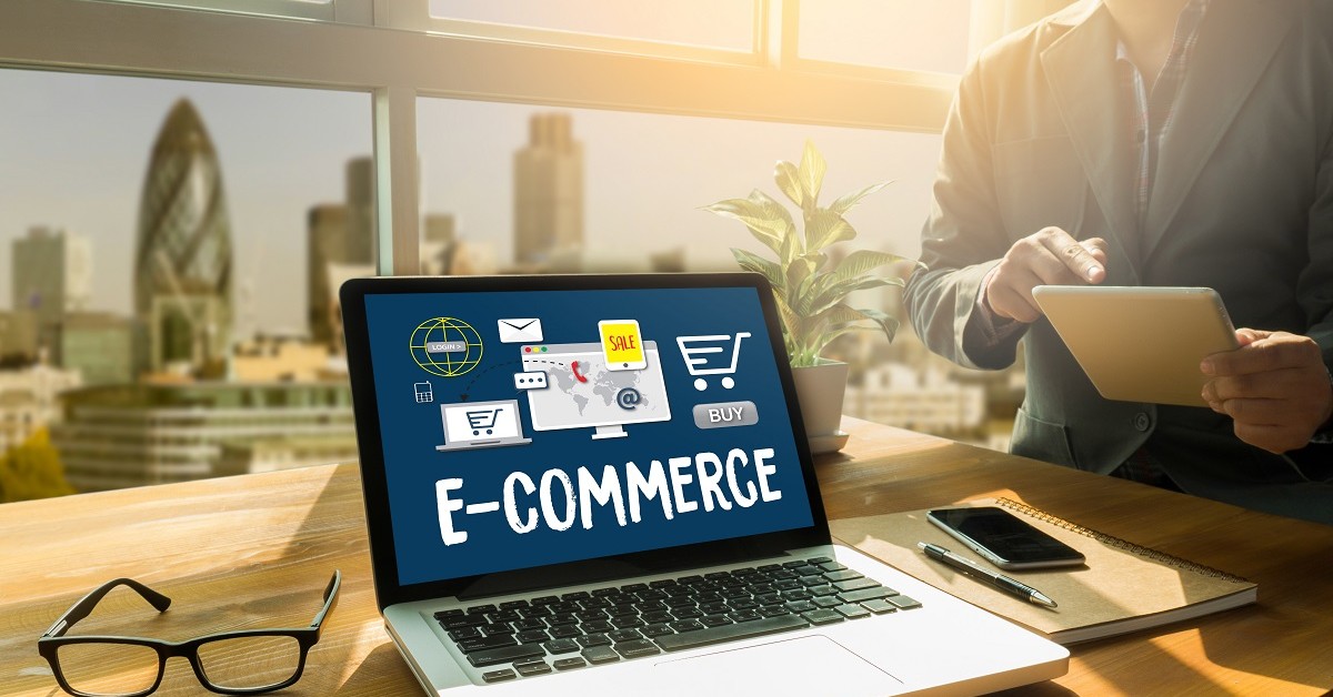 Polacy wydają coraz więcej online. Co kupują najczęściej?