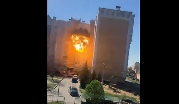 Ukrajinski dron se zabija u zgradu u Rusiji