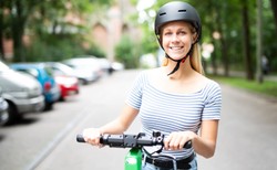 Prawidłowo założony kask pochłania do 70 proc. energii kinetycznej uderzenia