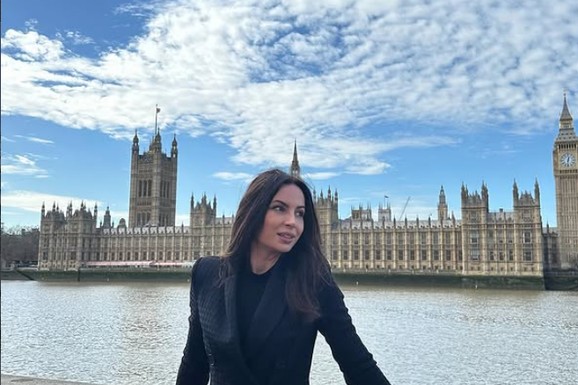 (FOTO) PORODILA SE GLUMICA MARTINA STJEPANOVIĆ Nij