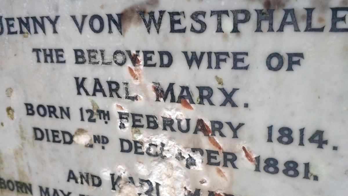 Nieznani sprawcy zdewastowali znajdujący się na londyńskim cmentarzu Highgate grób niemieckiego filozofa Karola Marksa, twórcy socjalizmu naukowego - poinformowała administracja cmentarza.