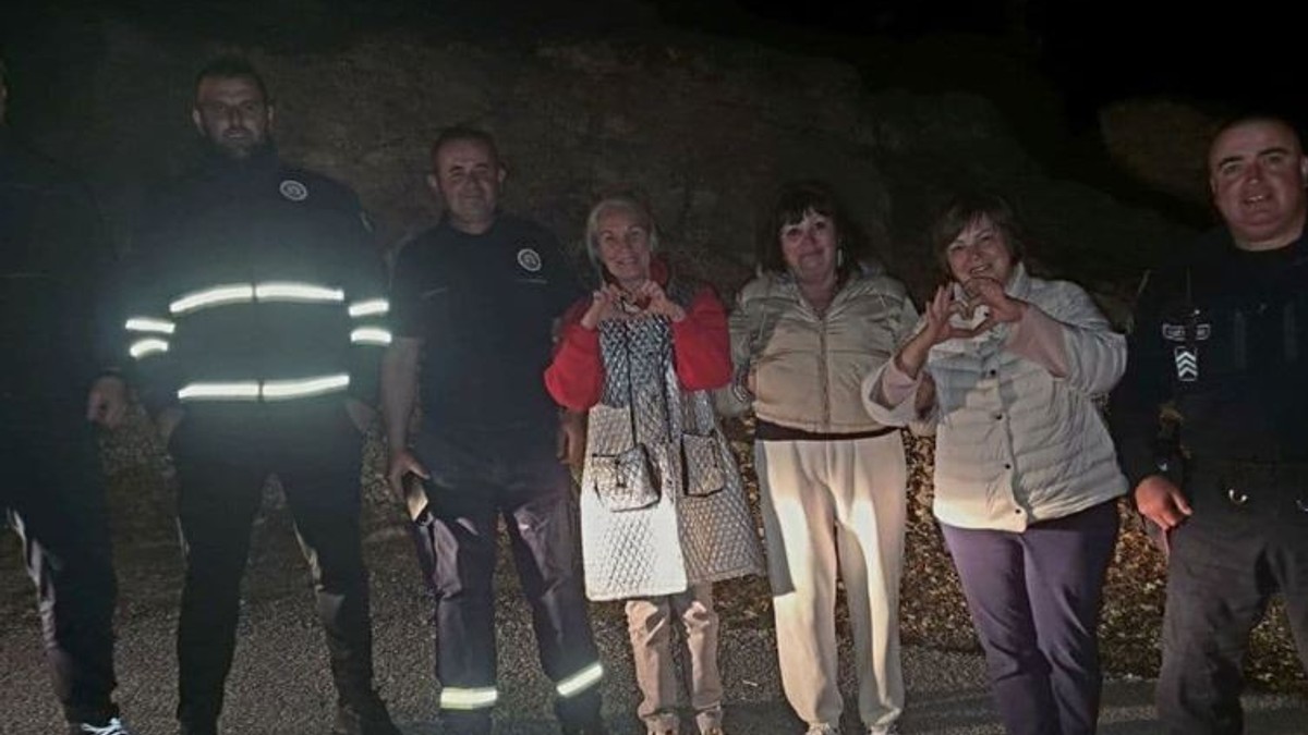 (FOTO) TRI RUSKINJE SE IZGUBILE NA PLANINI Šetale, pa izgubile orijentaciju, spasioci satima tragali za njima