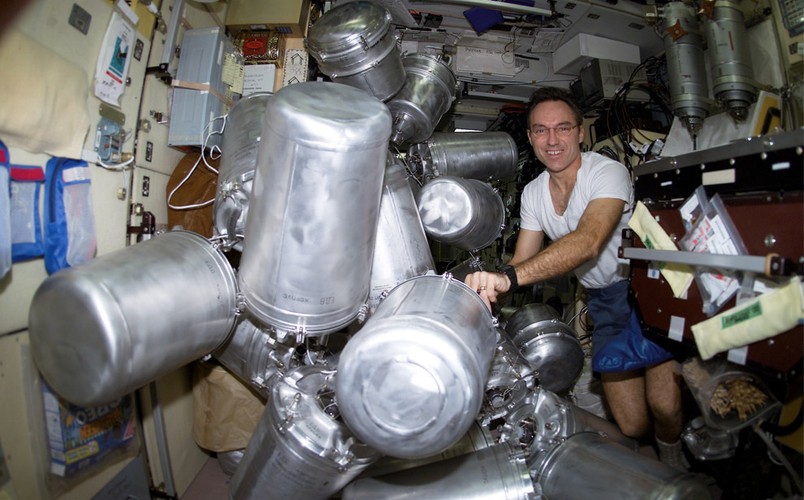 Zbiorniki na wodę w 'kuchni' stacji