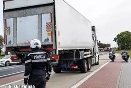 Kierowcy dzwonili na policję, gdy mijali ten zestaw. Zaskoczeni byli też kontrolujący