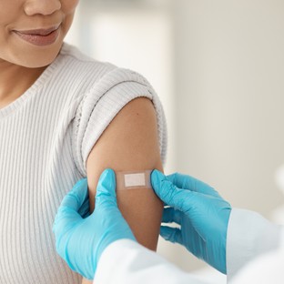 44 éves nő vagyok, még nem adattam be a HPV elleni oltást, van értelme? Az orvos válaszol