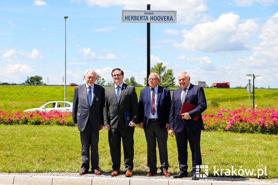 Uroczystość nadania rondu przy ul. Mirowskiej imienia Herberta Hoovera