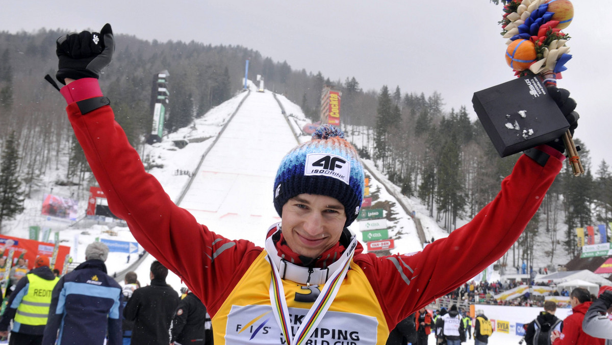 Zakończony w niedzielę sezon Pucharu Świata w skokach narciarskich z kilku powodów w wykonaniu Polaków był rekordowy. Punkty zdobyło dziesięciu, ich łączny dorobek był największy w historii, a czterech w sumie aż 32-krotnie kończyło zawody w czołowej "10".