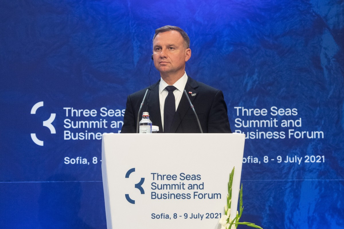 Prezydent Polski Andrzej Duda podczas konferencji prasowej w ramach 6. Szczytu Inicjatywy Trójmorza w Sofii.