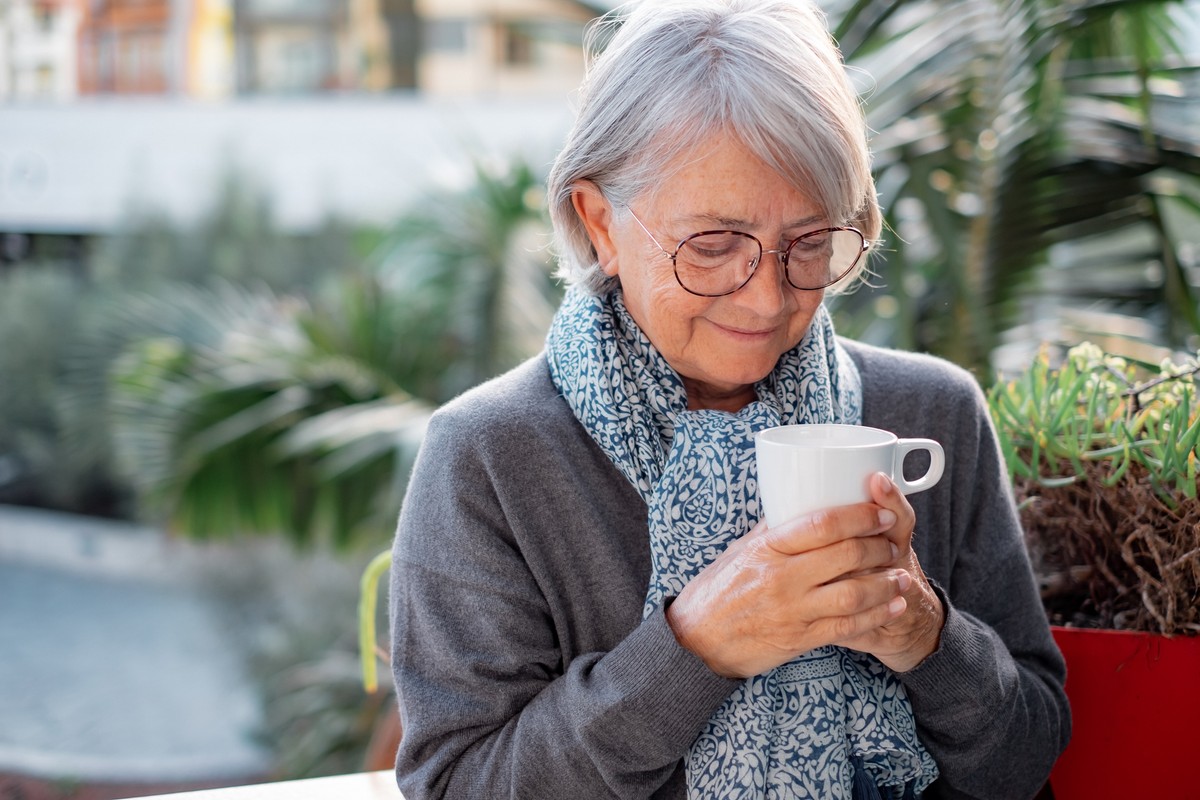 Regularnie spożywany zakwas z buraków dostarcza organizmowi m.in. żelaza, witaminy C oraz cennych bakterii probiotycznych