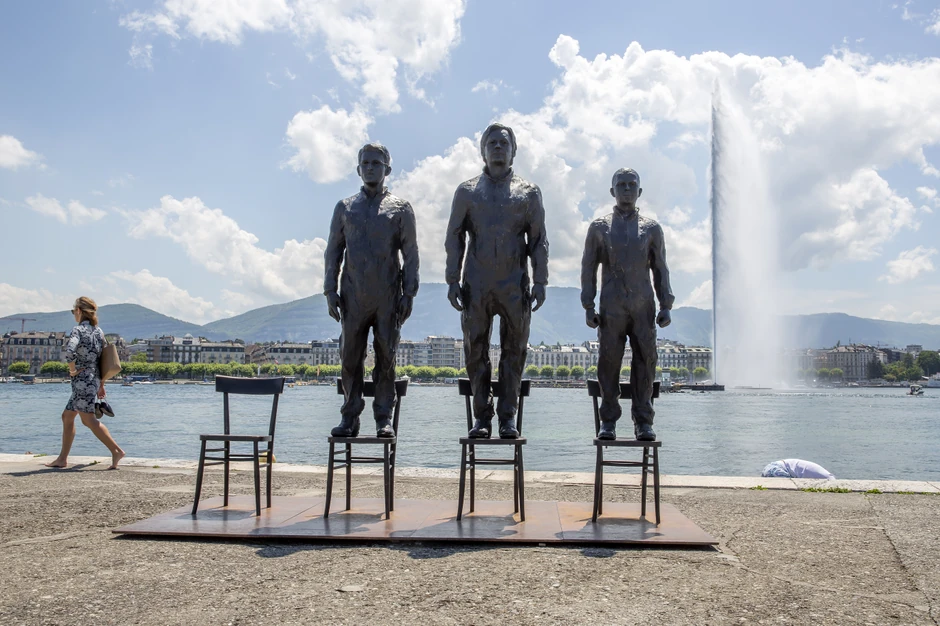 Spomenik uzbunjivačima Edvardu Snoudenu, Džulijanu Asanžu i Čelsi Meing u Ženevi