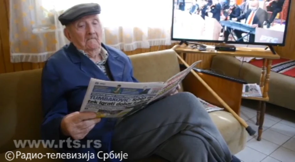 Deda Borivoje vesti stalno prati, a kako kaže, najviše ga interesuje spoljna politika Srbije