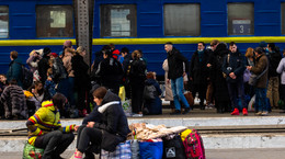 Jak mądrze pomagać uchodźcom z Ukrainy? Psycholog: człowieka w kryzysie można porównać do papierowej chusteczki
